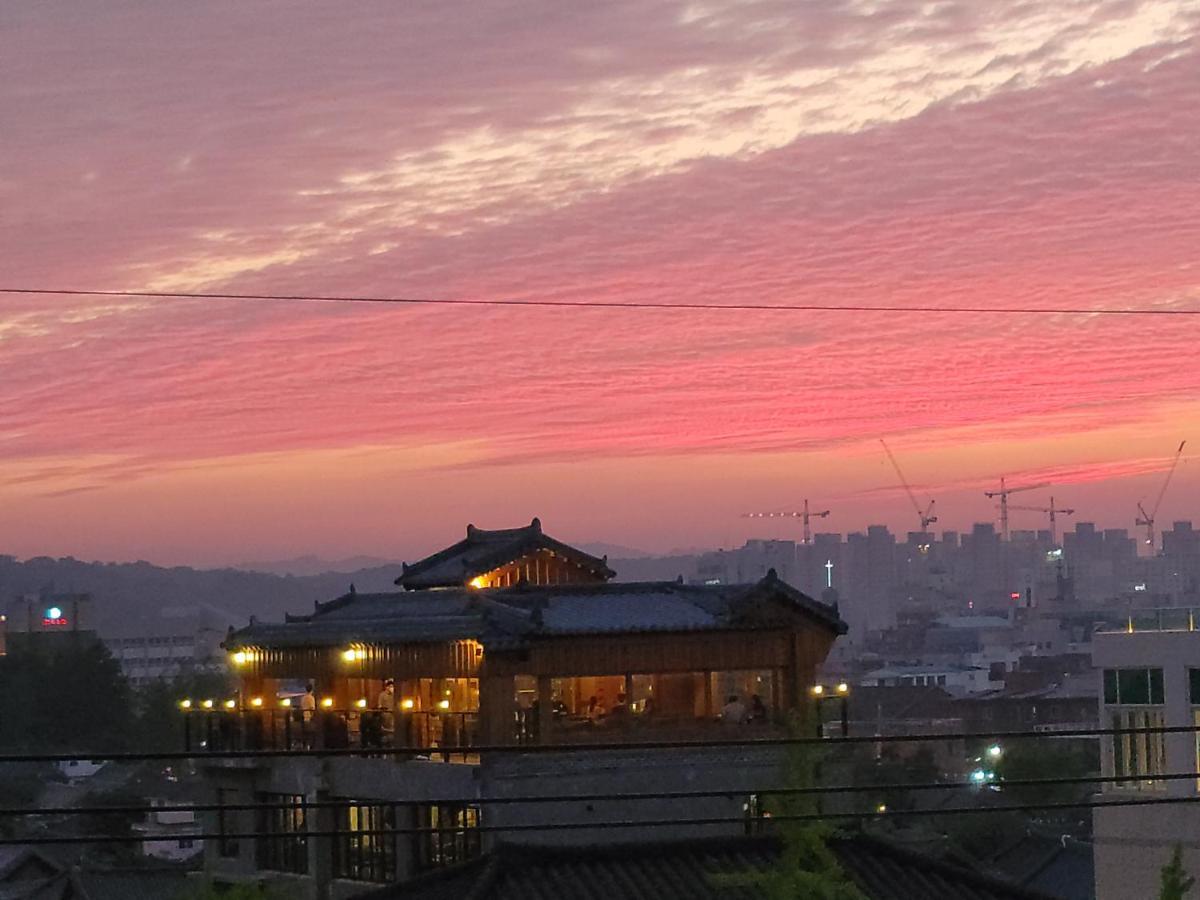 The Jeongga Vandrarhem Jeonju Exteriör bild